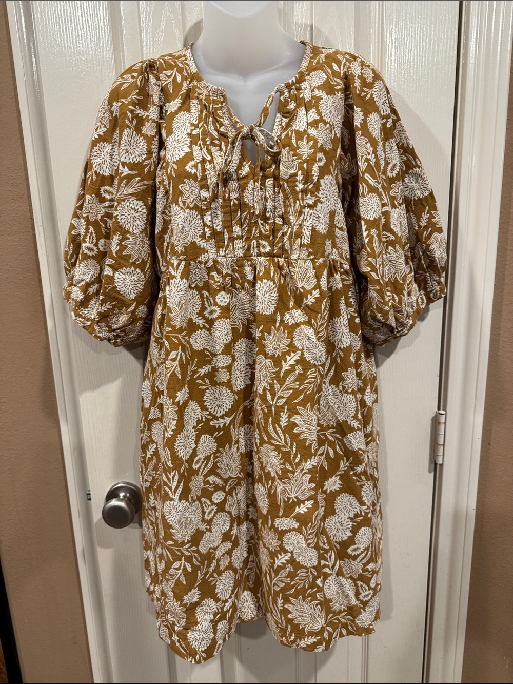 Universal Thread Floral Popover Dress. Sz Small